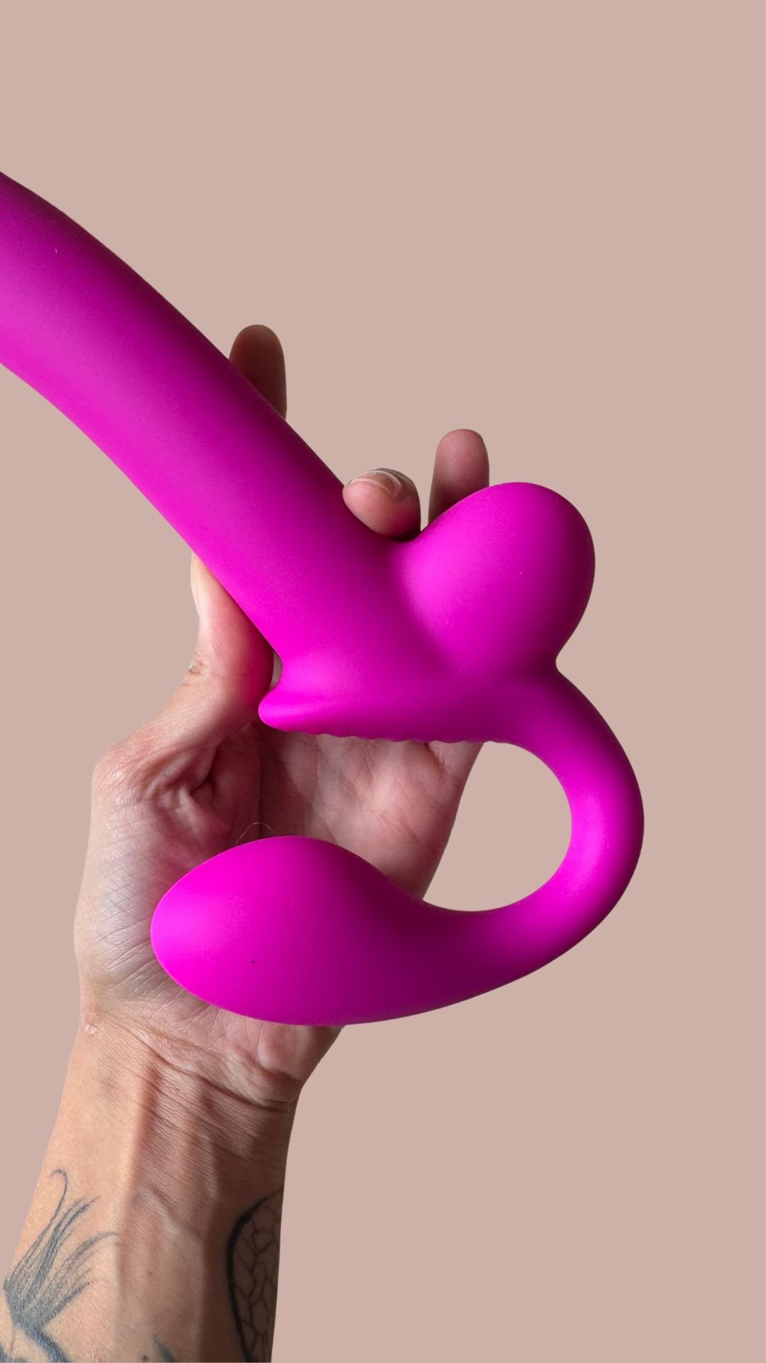 Prótese Realística com Esguicho + Plug Anal em Silicone - Imagem 4