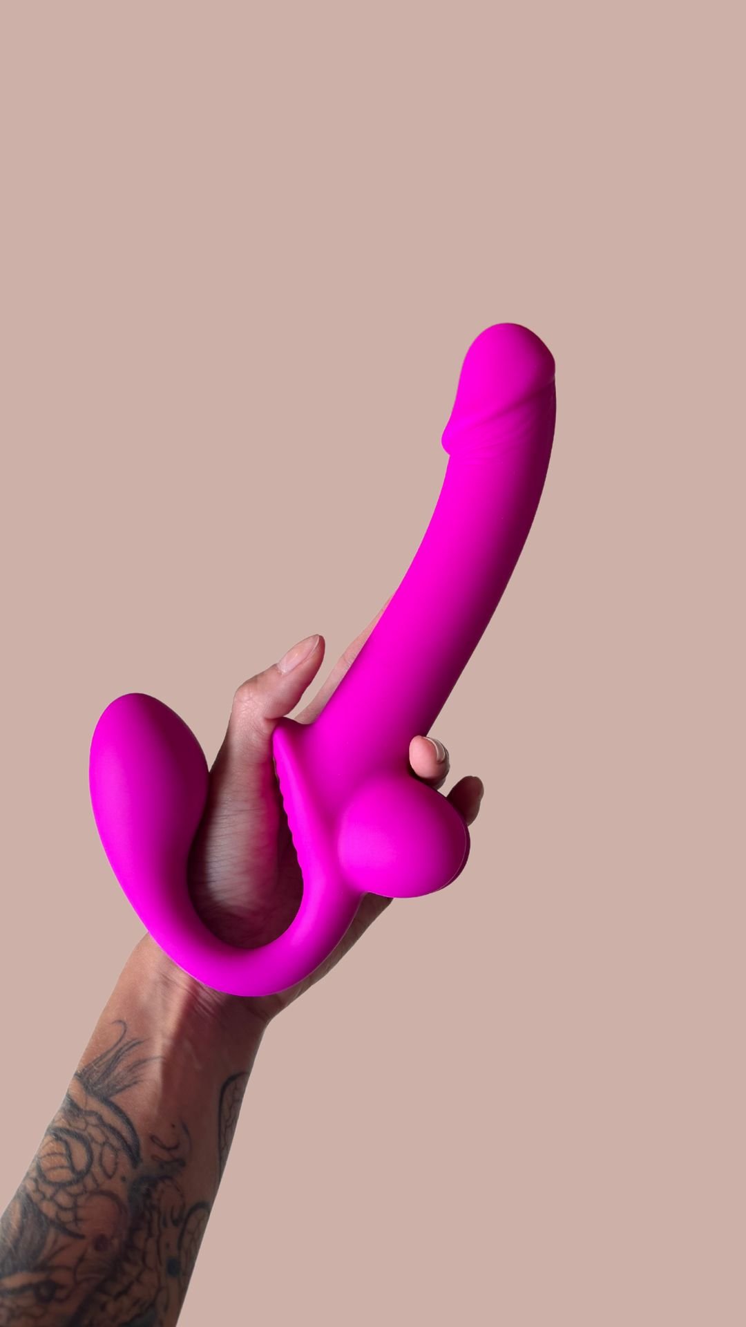 Prótese Realística com Esguicho + Plug Anal em Silicone - Imagem 2